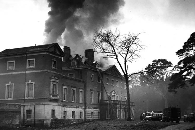 Wolterton_hall_fire_1952-